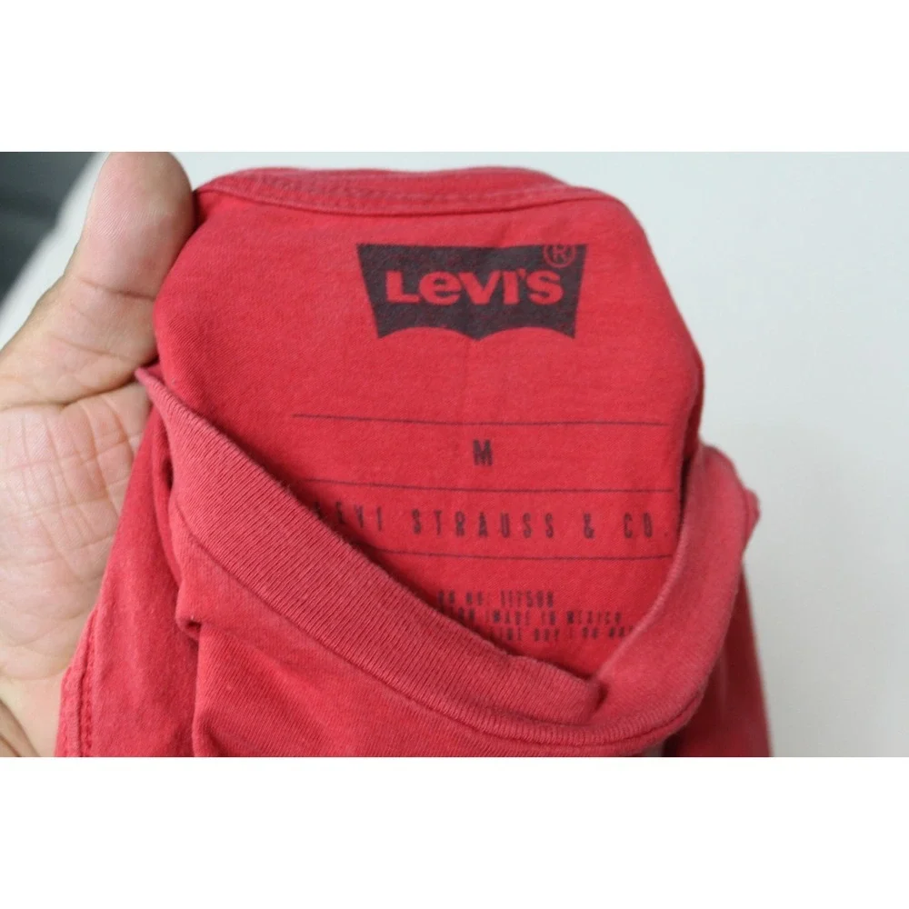Levis Strauss Men Red Shirt Graphic Print Casual Size Medium